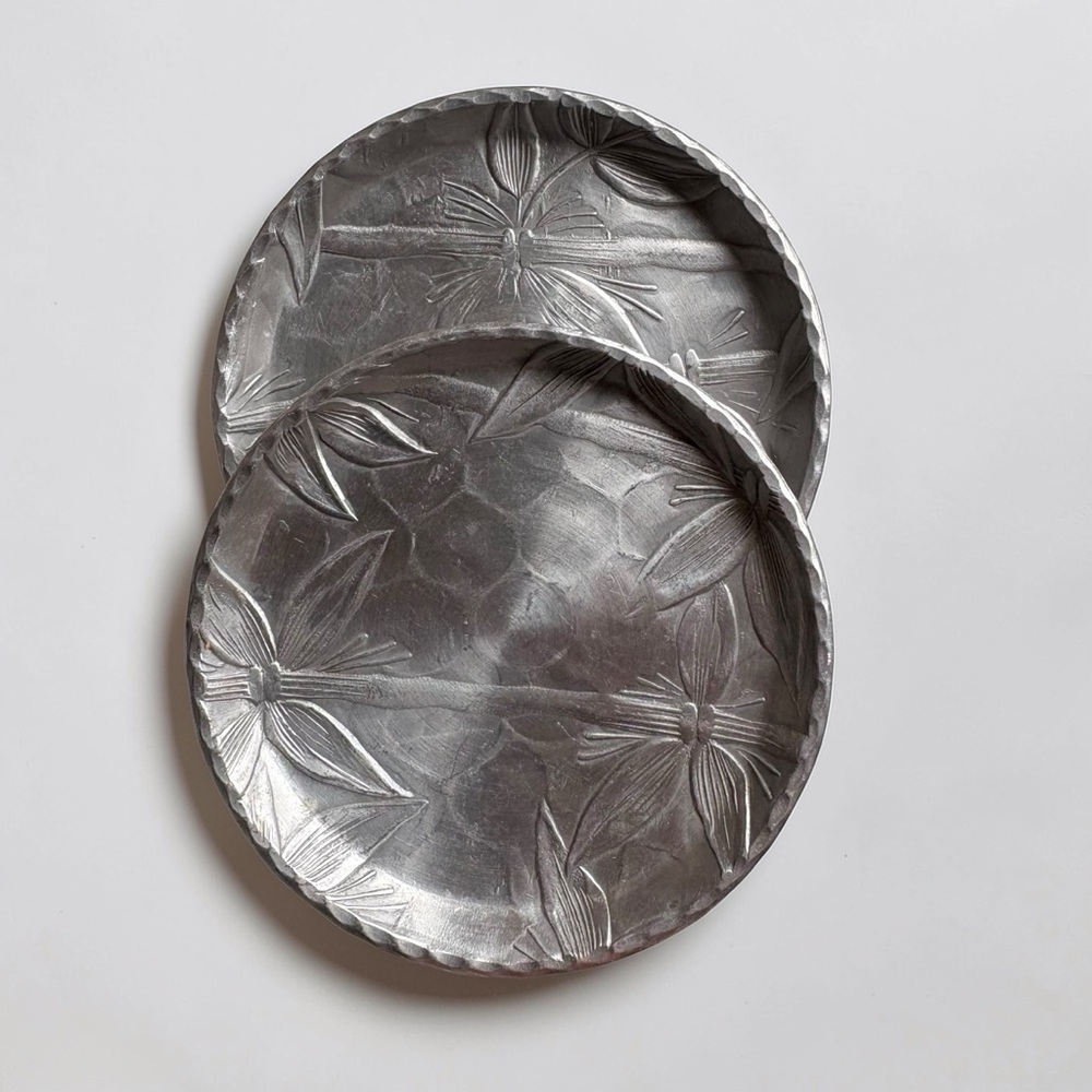 Vintage Set Everlast Forged Aluminum Silver Coasters 1950s Bamboo Floral Design